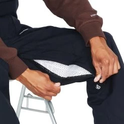 Volcom Roan Bib Winterlatzhose Black Herren 20 Volcom Roan Bib Winterlatzhose Black Herren -Skiausrüstung Geschäft volcom roan bib overall g1352306 blk 08 gross